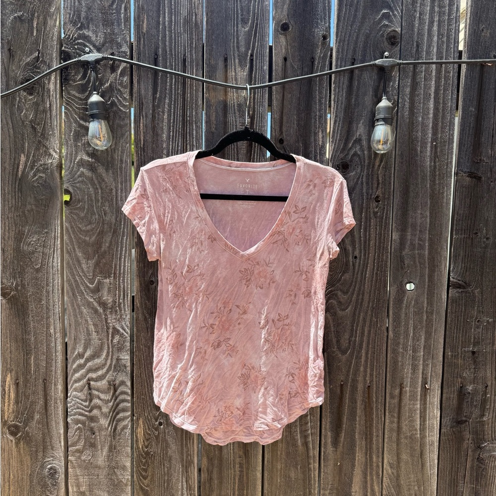 Clearance 3/$15 American Eagle Soft and Sexy Pink Floral VNeck Short Sleeve XXS